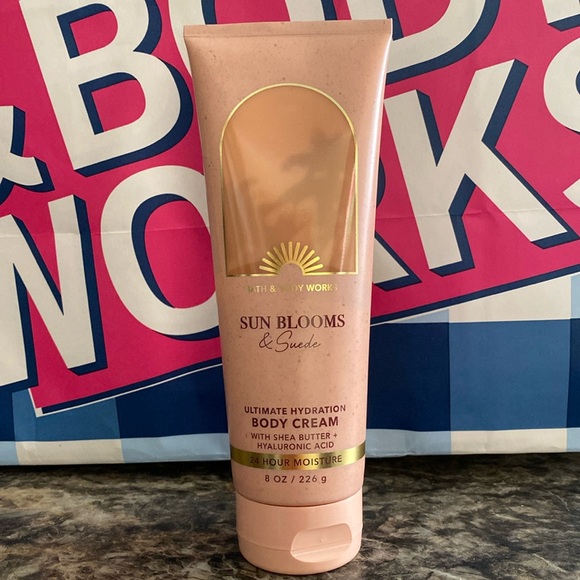 Bath & Body Works Sun Blooms & Suede body cream - Picture 3 of 4